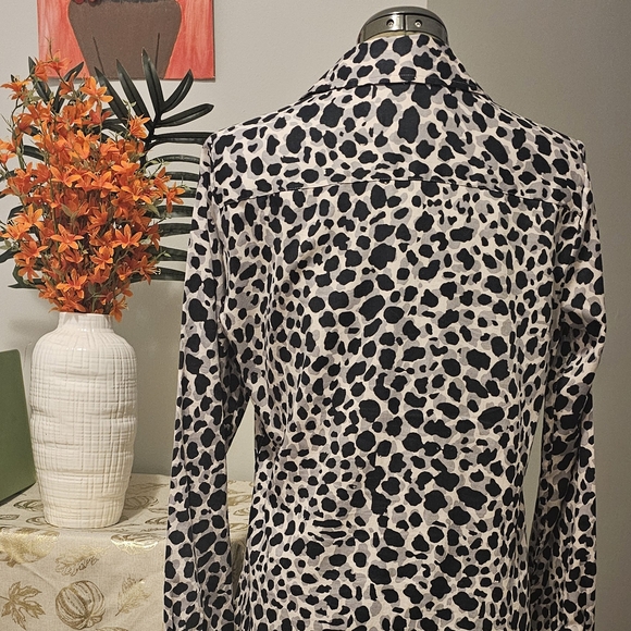 Foxcroft Button Up, Black and White Animal Print Shirt NWOT Sz 4 - Picture 3 of 9